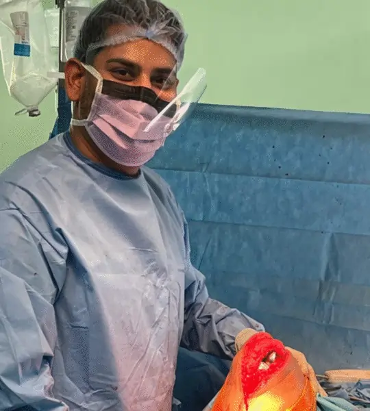 Orthopedic Surgeon in Delhi performing orthopedic surgery